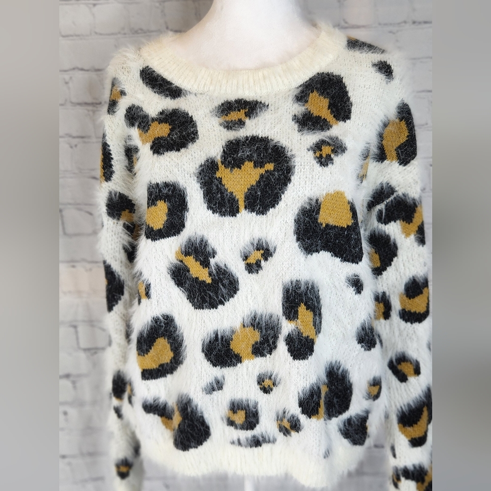 En Creme Chunky Leopard Print Fuzzy Long Sleeve Sweater - Picture 4 of 5